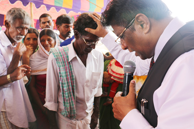 Hundreds Massed for the 2 days Mega Prayer organized by Grace Ministry at Pavagada, Tumkur. The Pavagada Prayer Meetings was a great blessing to the hundreds who gathered. 